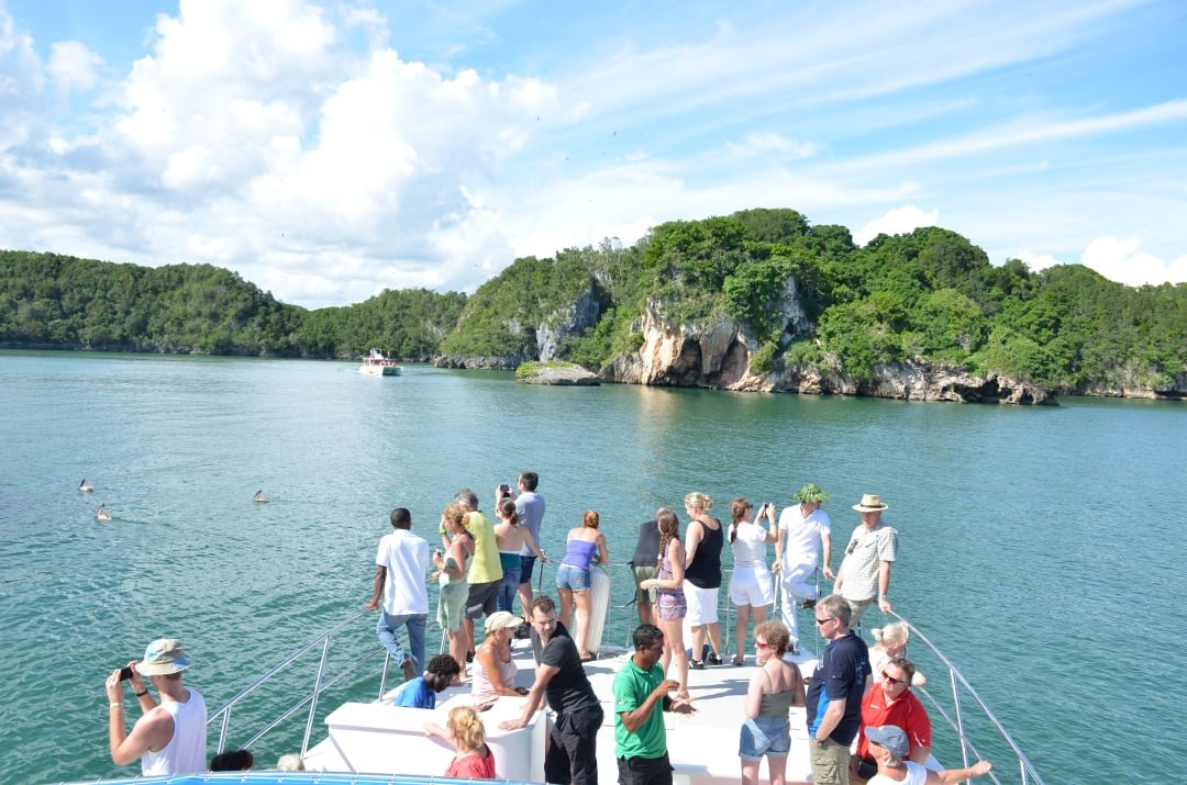 Tour Parque Haitises Samana para ver cuevas, manglares, multitudes de aves y cientos de islas.